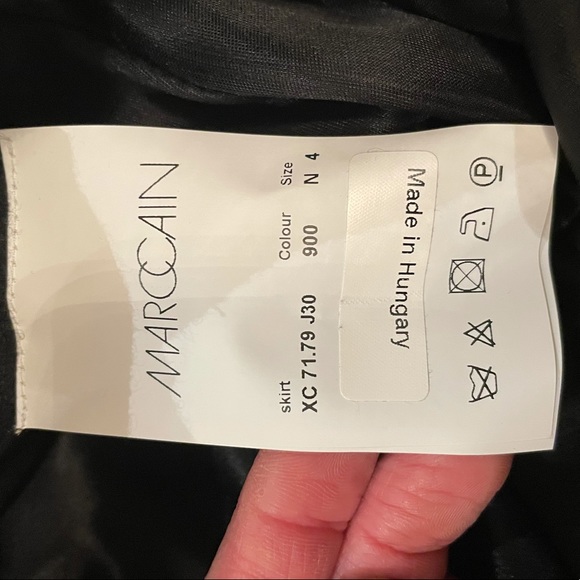 Marc Cain wool skirt - Picture 4 of 6